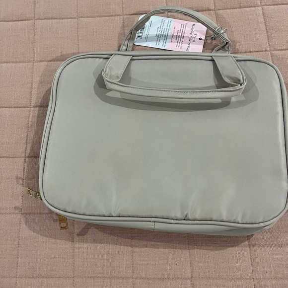 Paris Hilton Quilted Bag in Soft Gray - Picture 2 of 7